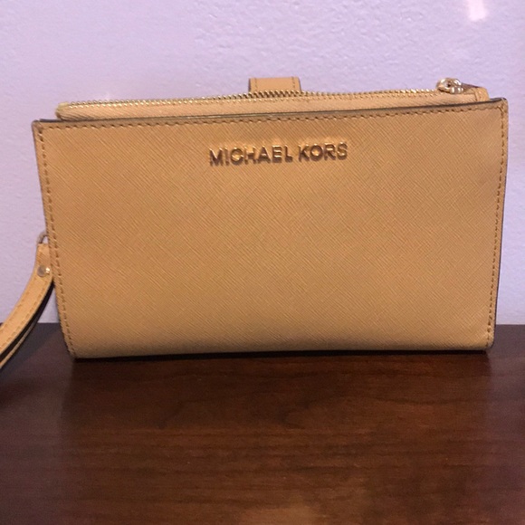 Michael Kors Handbags - Michael Kors wristlet/wallet
